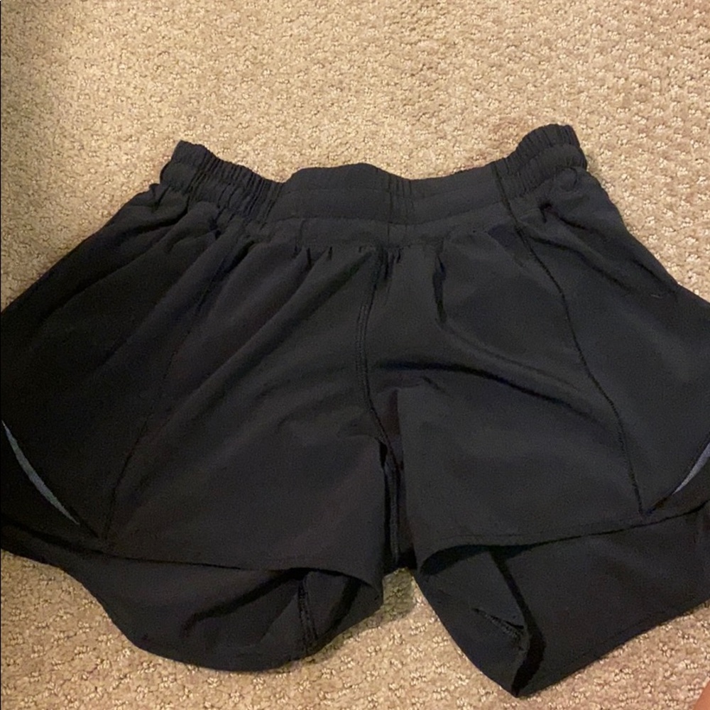LULULEMON size 6 black shorts